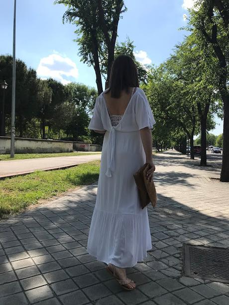 WHITE DRESS FOR A SUMMER DAY.- WHITE DRESS FOR A SUMMER DAY.-