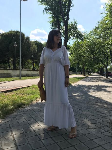 WHITE DRESS FOR A SUMMER DAY.- WHITE DRESS FOR A SUMMER DAY.-