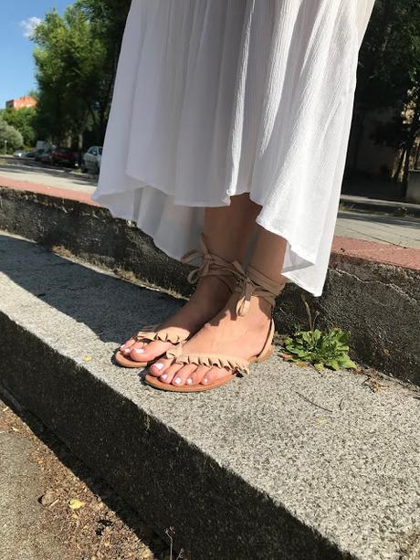 WHITE DRESS FOR A SUMMER DAY.- WHITE DRESS FOR A SUMMER DAY.-