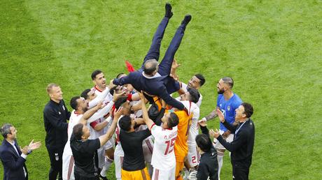 Jugadores de Iran celebrando la victoria ante Marruecos