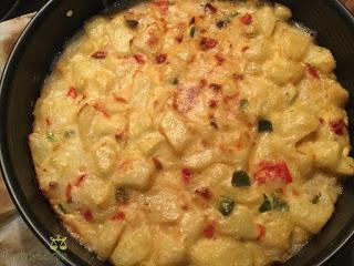 TORTILLA DE PATATAS, PIMIENTOS Y CEBOLLA EN HORNO