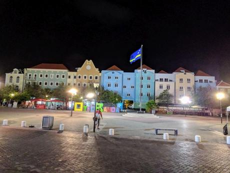 Willemstad a la noche. Curazao Willemstad a la noche. Curazao