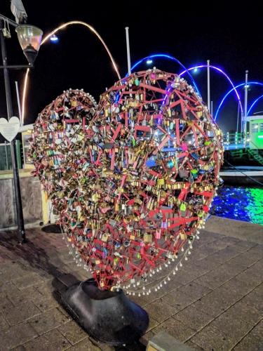 Willemstad a la noche. Curazao Willemstad a la noche. Curazao