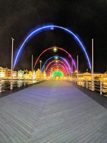 Willemstad a la noche. Curazao Willemstad a la noche. Curazao