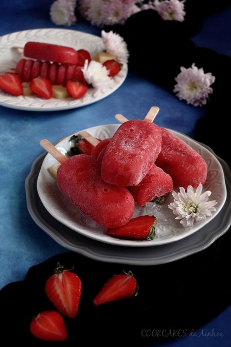 Polos de fresa, piña y Malibú. Cóctel helado. Cookcakes de Ainhoa