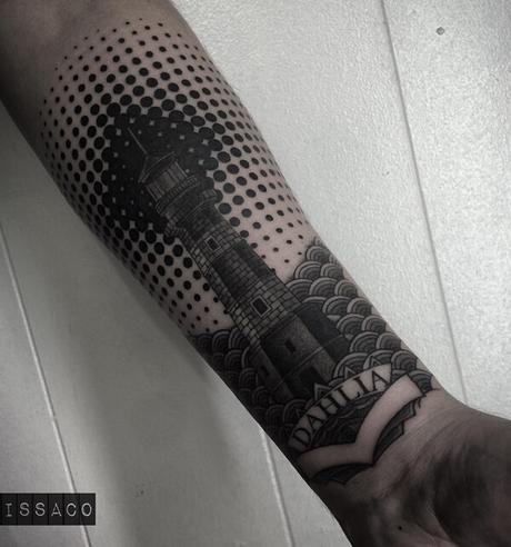 Decidieron tatuarse un faro en los brazos y el resultado es exelente