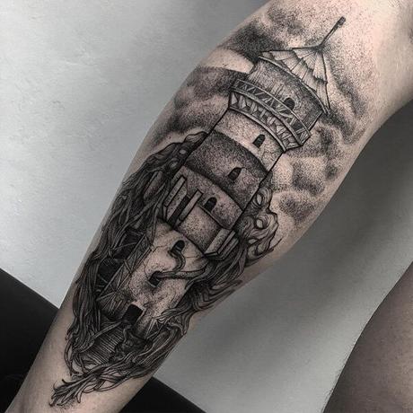 Decidieron tatuarse un faro en los brazos y el resultado es exelente