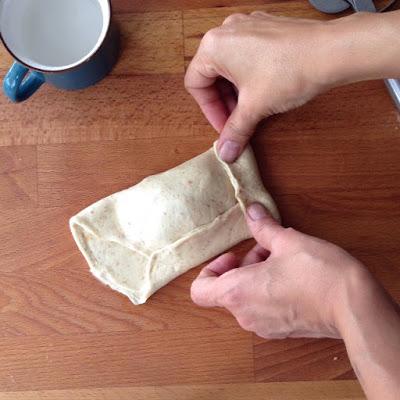 masa para empanadas chilenas horneadas via elgatogoloso.com