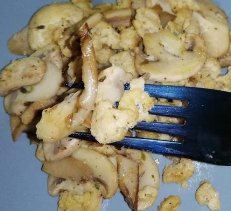 Revuelto de Soja Texturizada con Setas y Champiñones Revuelto de Soja Texturizada con Setas y Champiñones