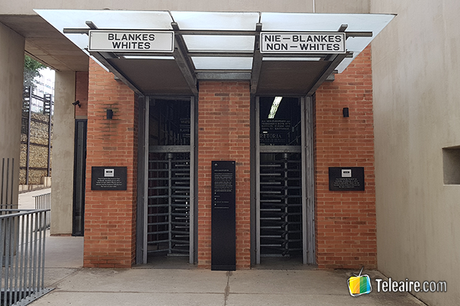 entrada museo apartheid sudáfrica
