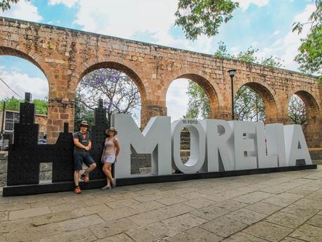 letrero y acueducto de morelia