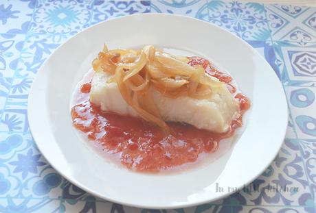 El Asaltablogs- Bacalao a la plancha con mermelada de tomate y cebolla caramelizada