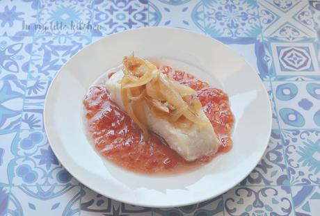 El Asaltablogs- Bacalao a la plancha con mermelada de tomate y cebolla caramelizada