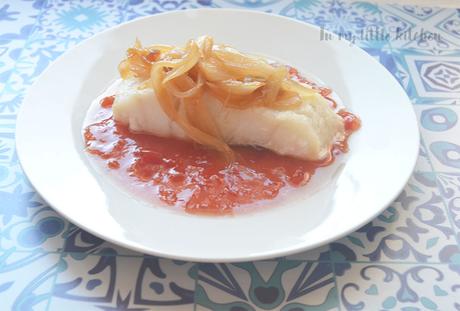 El Asaltablogs- Bacalao a la plancha con mermelada de tomate y cebolla caramelizada