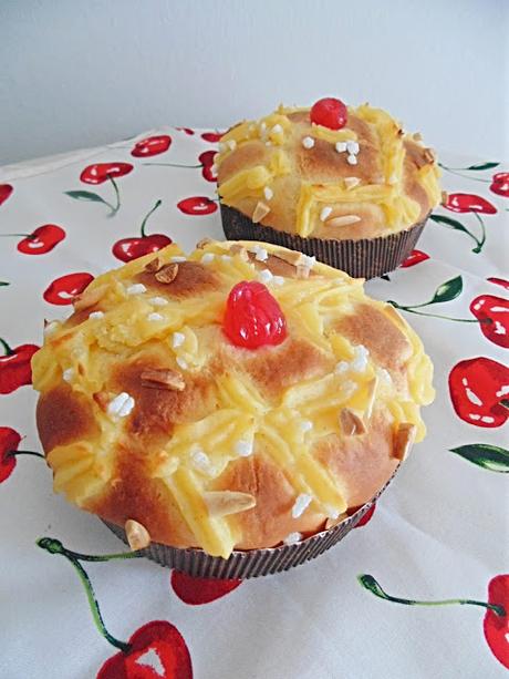 Cocas de San Juan con crema