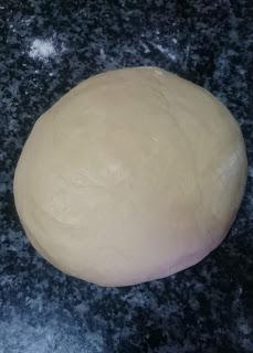 Cocas de San Juan con crema