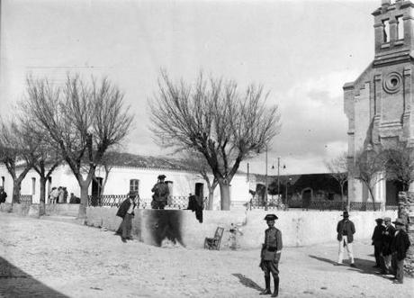 Fotografías contra el olvido: una memoria postal y fotográfica de Andalucía