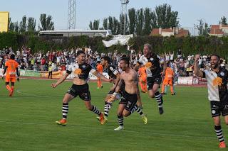Salamanca regresa al fútbol nacional con los ascensos de Unionistas y Salmantino a Segunda División B