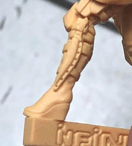 La pierna de una mujer de armas tomar en el Sniper Shot de la semana La pierna de una mujer de armas tomar en el Sniper Shot de la semana