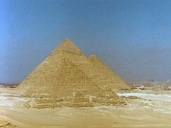 ¿Quién construyó las pirámides?