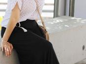 Look relajado falda larga negra