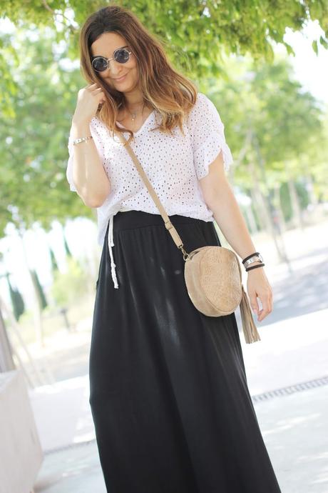 Look relajado con falda larga negra Look relajado con falda larga negra