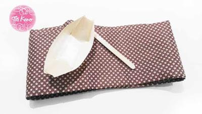 Un barco velero de madera