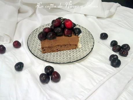 Cheesecake de chocolate y cerezas