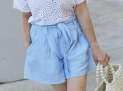 Como combinar unos shorts azules topitos