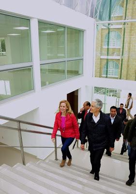 SUPERVISA GOBERNADOR PLANTEL DE LA UNIVERSIDAD DIGITAL DE TEXCALYACAC