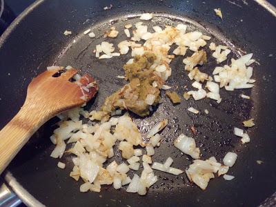 LANGOSTINOS AL CURRY VERDE CON COCO Y ARROZ BLANCO