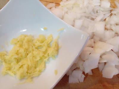 LANGOSTINOS AL CURRY VERDE CON COCO Y ARROZ BLANCO