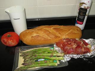 TOSTA DE ESPÁRRAGOS TRIGUEROS Y JAMÓN