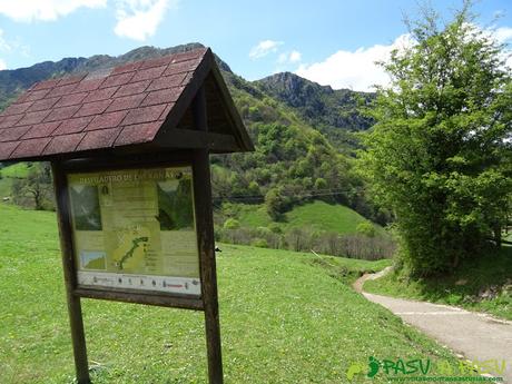 Cartel informativo de la Ruta de las Xanas en Pedroveya