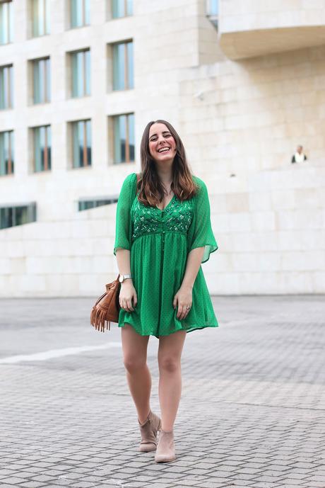 Vestido verde y botines camperos para verano Vestido verde y botines camperos para verano
