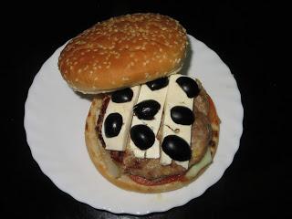 HAMBURGUESA GRIEGA (CORDERO)