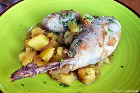 Conejo al ajillo con patatas Conejo al ajillo con patatas