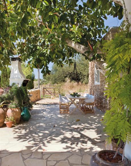 Estilo mediterráneo combinado con glamour y modernismo