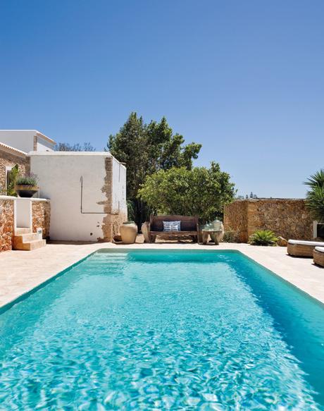 Estilo mediterráneo combinado con glamour y modernismo