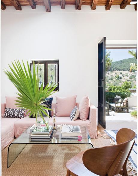 Estilo mediterráneo combinado con glamour y modernismo