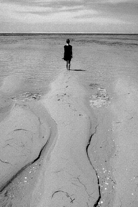 La imagen puede contener: una o varias personas, ocÃ©ano, cielo, playa, exterior, agua y naturaleza