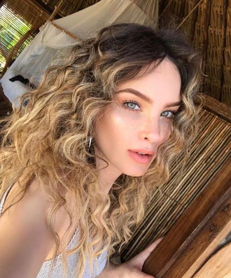 Belinda (@Belindapop)  presumió sus abdominales en un sensual conjunto playero (FOTOS)