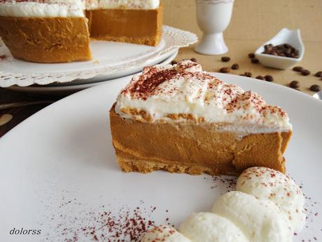 Tarta de mousse de café con nata y cacao (sin horno)