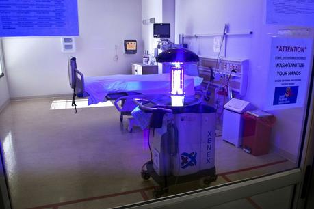 Robots LightStrike de Xenex desinfectarán Ambientes Hospitalarios en Ecuador