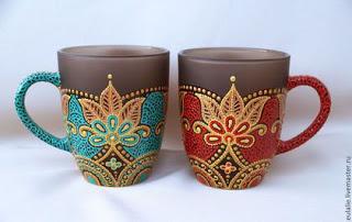 Aprende cómo decorar tazas con la técnica del puntillismo