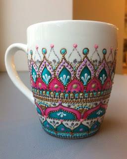 Aprende cómo decorar tazas con la técnica del puntillismo