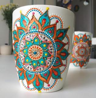 Aprende cómo decorar tazas con la técnica del puntillismo