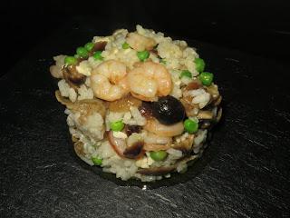 SOFRITO DE ARROZ CON SETAS, GAMBAS Y GUISANTES