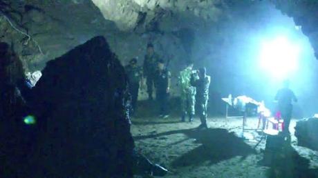 Hallados con #vida los 12 #niños desaparecidos en una cueva de #Tailandia hace nueve días