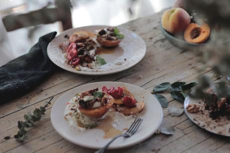 Melocotones a la plancha  con nueces caramelizadas al Tomillo